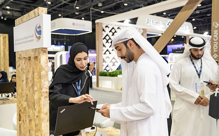 منصة "الموانئ والجمارك" في معرض "رؤية الإمارات" للوظائف تستقطب نحو 500 باحث عن عمل